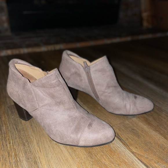 BOOTIES - Picture 1 of 5